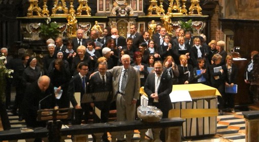 Standing Ovation alla Collagiata dei S.S. Pietro e Paolo a Carmagnola per il Coro Polifonico Città di Albisola Superiore
