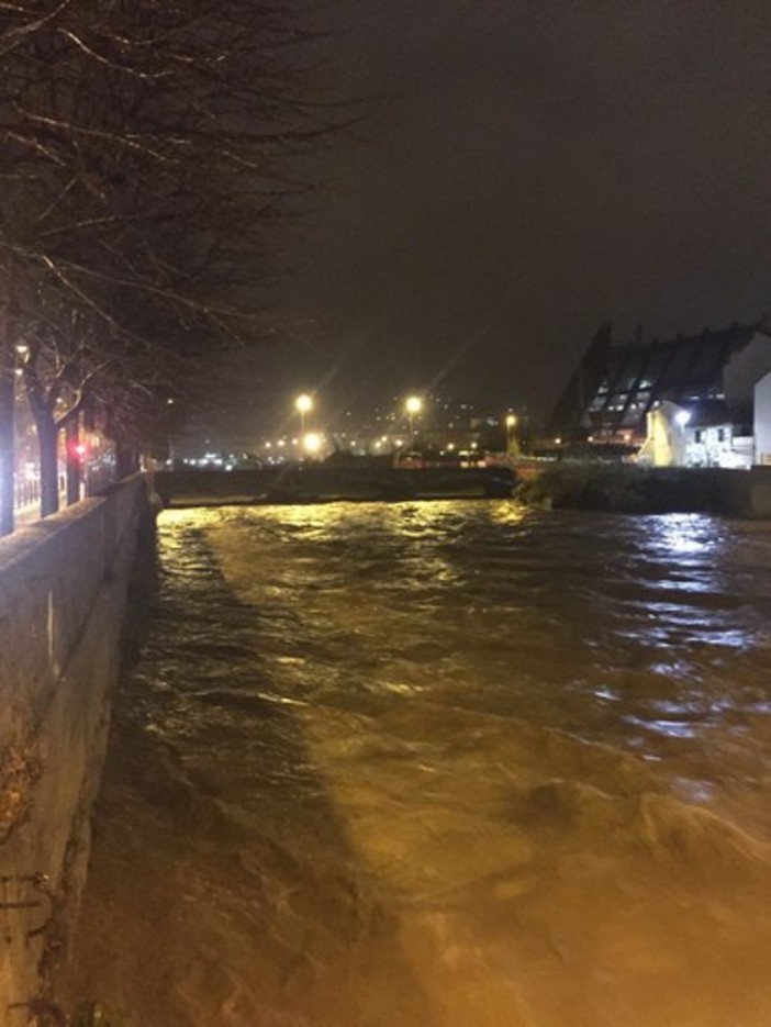 Savona, una infiltrazione nell'acquedotto rende l'acqua non potabile in zona centro e Villapiana Savona, una infiltrazione nell'acquedotto rende l'acqua non potabile in zona centro e Villapiana