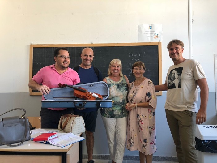 Consegnato, questa mattina, al Liceo musicale Bruno il violino donato dalla sezione di Forza Italia Albenga
