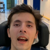 Varazze, apericena benefico per i 20 anni di Ivan, il giovane di Albissola colpito da una lesione cerebrale