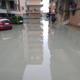 Mareggiata a Borghetto: disagi in via Ponti, passo Saleo e piazza Gramsci Mareggiata a Borghetto: disagi in via Ponti, passo Saleo e piazza Gramsci