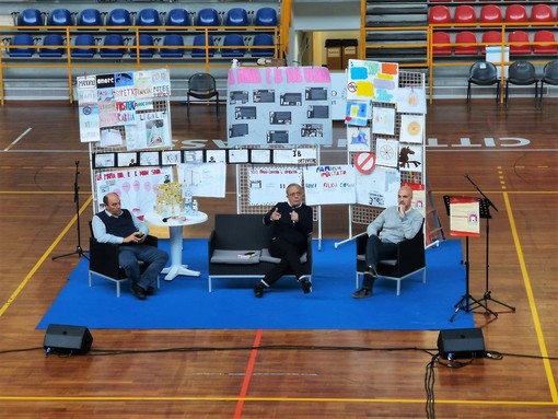 Giovanni Impastato incontra gli studenti di Alassio (FOTO) Giovanni Impastato incontra gli studenti di Alassio (FOTO)