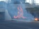 Albenga, incendio di sterpaglie sul lungofiume Centa Albenga, incendio di sterpaglie sul lungofiume Centa