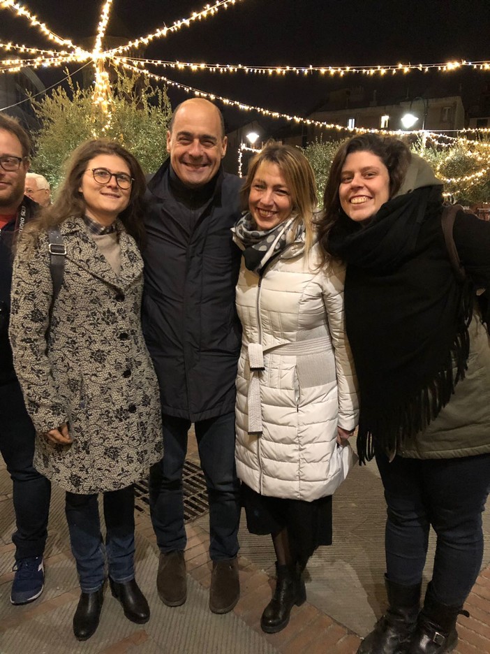 Il comitato "Le ragazze di Piazza Grande" ha incontrato a Genova Nicola Zingaretti Il comitato "Le ragazze di Piazza Grande" ha incontrato a Genova Nicola Zingaretti