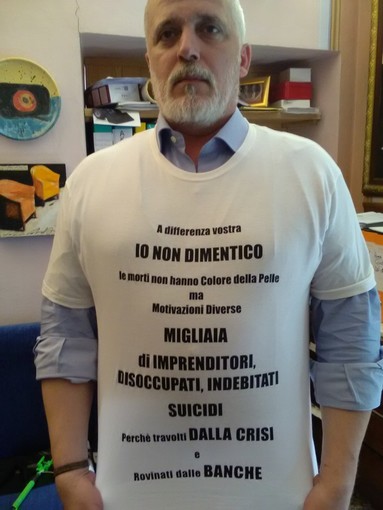 Magliette rosse, la presa di posizione di Matteo Camiciottoli: &quot;Non dimentico imprenditori e disoccupati suicidi perché travolti dalla crisi&quot;