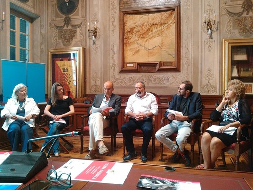 Finale Ligure "riabbraccia" il Circolo degli Inquieti (FOTO e VIDEO)