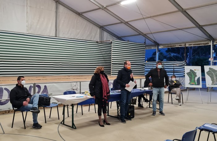 L'incontro con gli stabilimenti balneari: l'amministrazione sta portando avanti gli appuntamenti con le diverse categorie