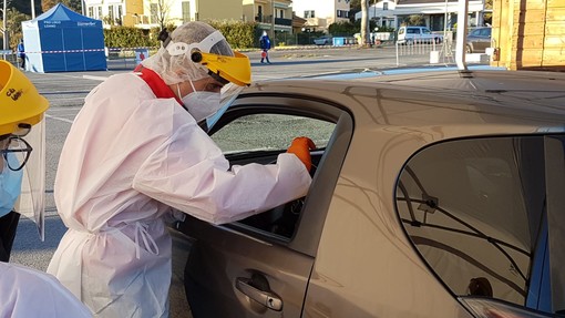 Loano, in un mese oltre un migliaio di test effettuati al punto-tamponi di via degli Alpini: l'attività proseguirà fino a metà febbraio