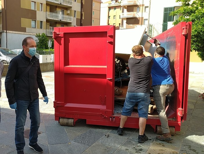 Andora, il Covid 19 rinvia la sagra delle cozze di Santa Rita ma il quartiere festeggia lo sgombero della discarica abusiva Andora, il Covid 19 rinvia la sagra delle cozze di Santa Rita ma il quartiere festeggia lo sgombero della discarica abusiva