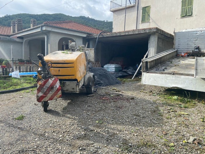 Stellanello, operaio col braccio incastrato nella betoniera: codice rosso al San Paolo Stellanello, operaio col braccio incastrato nella betoniera: codice rosso al San Paolo