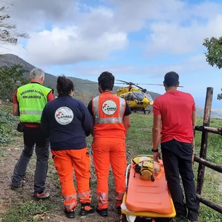 Malore nel Parco del Beigua, intervento dell'elisoccorso e del soccorso alpino Malore nel Parco del Beigua, intervento dell'elisoccorso e del soccorso alpino