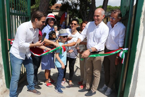 Albenga, inaugurata la prima spiaggia libera-attrezzata per gli amici a 4 zampe (FOTO) Albenga, inaugurata la prima spiaggia libera-attrezzata per gli amici a 4 zampe (FOTO)