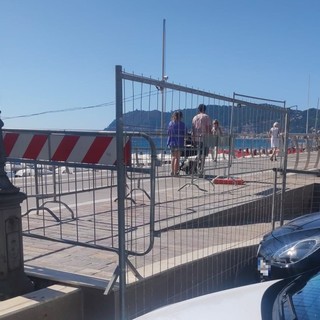 Alassio, le critiche della minoranza: "Una città-cantiere in piena stagione: transenne ovunque"