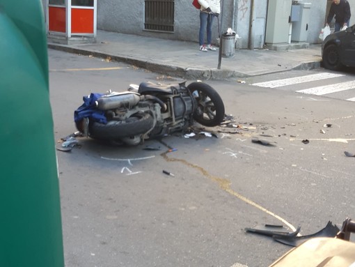 Savona, auto contro moto in via Crispi: un codice giallo al San Paolo (FOTO)