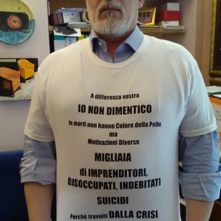 Magliette rosse, la presa di posizione di Matteo Camiciottoli: &quot;Non dimentico imprenditori e disoccupati suicidi perché travolti dalla crisi&quot;