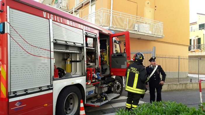 Loano, a fuoco l'IperSoap sulla via Aurelia Loano, a fuoco l'IperSoap sulla via Aurelia