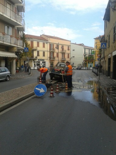Albenga, danno alle tubature dell'acqua nei pressi di Porta Mulino Albenga, danno alle tubature dell'acqua nei pressi di Porta Mulino
