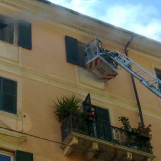 Savona, incendio in via Montenotte: le foto e il filmato di un nostro Lettore