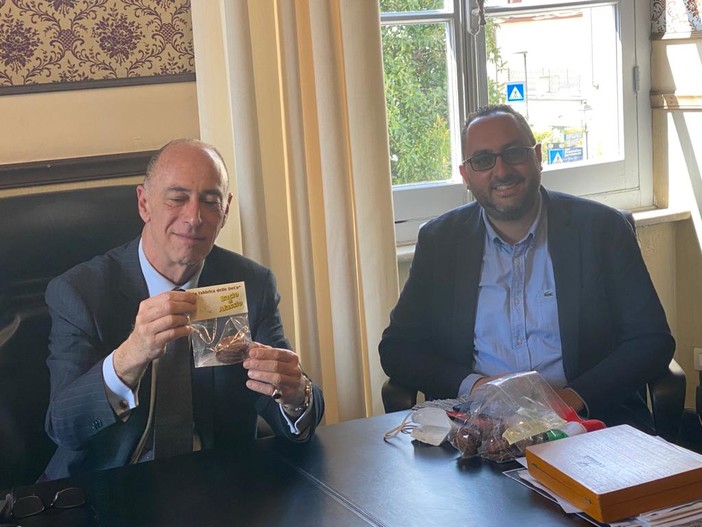 Alassio, un Bacio speciale per accogliere gli ospiti della Città del Muretto (VIDEO) Alassio, un Bacio speciale per accogliere gli ospiti della Città del Muretto (VIDEO)