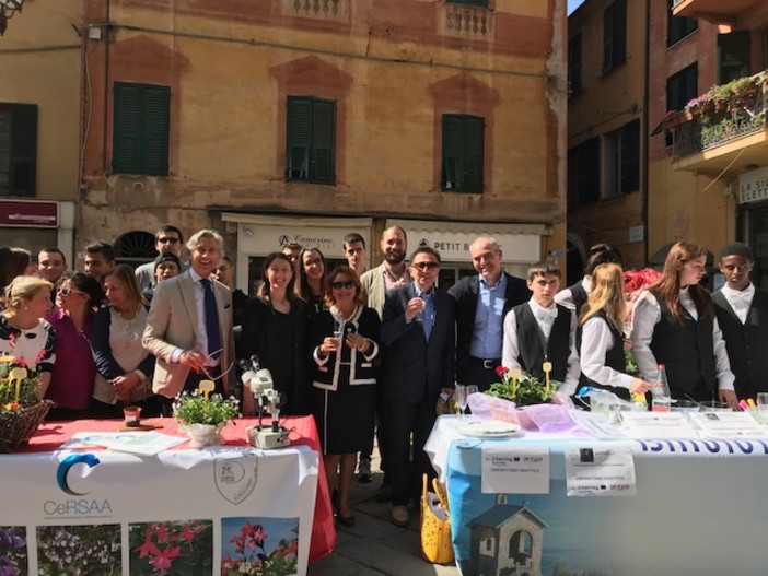 Ad Albenga si assapora "l'aperibrut molecolare alla violetta" Ad Albenga si assapora "l'aperibrut molecolare alla violetta"