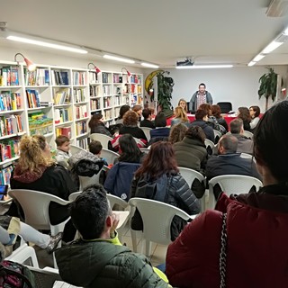 "Giù le mani da mense e scuola": i genitori di Savona si incontrano alla Ubik