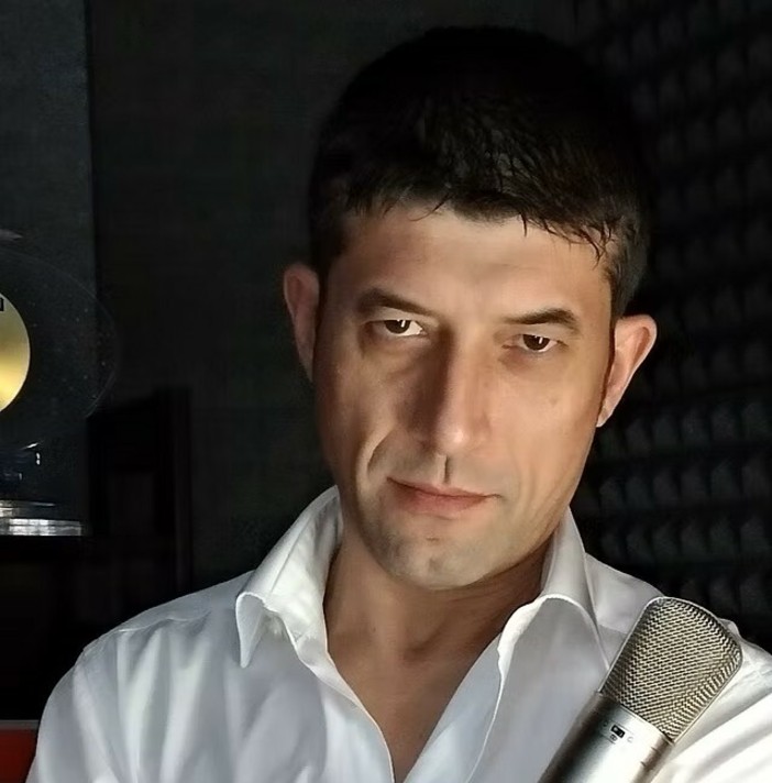 Igor Minerva presenta a Ceriale il romanzo "Il problema dell'essere... umani" a seguire Tributo musicale a Claudio Baglioni Igor Minerva presenta a Ceriale il romanzo "Il problema dell'essere... umani" a seguire Tributo musicale a Claudio Baglioni