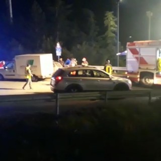 Cairo, scontro auto-furgone in corso Brigate Partigiane: un ferito al San Paolo (VIDEO)