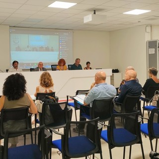 Rigassificatore, incontro in Regione con il comune di Vado. Snam: "Sarà attuato un piano di mitigazione ambientale e ulteriori opere paesaggistiche" Rigassificatore, incontro in Regione con il comune di Vado. Snam: "Sarà attuato un piano di mitigazione ambientale e ulteriori opere paesaggistiche"