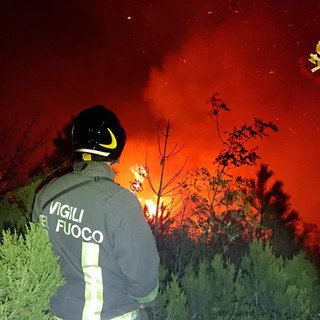 Incendio di importante entità a Orco Feglino: sul posto i vigili del fuoco (FOTO e VIDEO)
