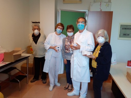 Dalla sezione di Scienza&Vita di Varazze una importante donazione per l’Ospedale San Paolo di Savona Dalla sezione di Scienza&Vita di Varazze una importante donazione per l’Ospedale San Paolo di Savona
