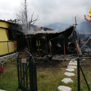 I vigili del fuoco di Varazze intervengono per un incendio a Cogoleto