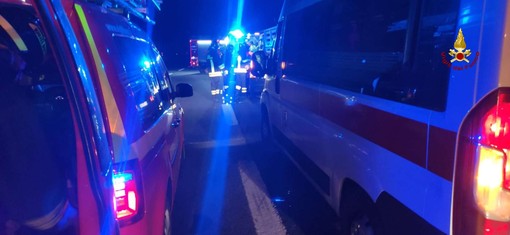 Incidente sull’A26, muore l’autista di un pullman. Almeno venti feriti