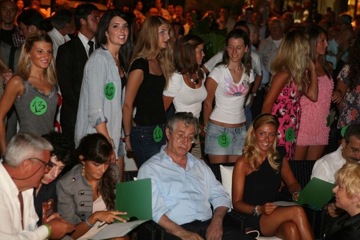 Alassio: Bossi "usciamo dalla palude, andiamo al voto!" Alassio: Bossi "usciamo dalla palude, andiamo al voto!"