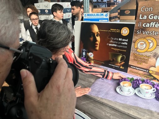 Progetto Antea: set fotografico per l’espresso “La Genovese” aromatizzato alla violetta di Villanova d’Albenga