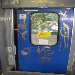 Vandali in azione ad inizio di settimana su sei treni regionali liguri
