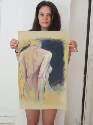 Jolanda Jakupi espone le sue opere nella sede A.M.A. di Altare