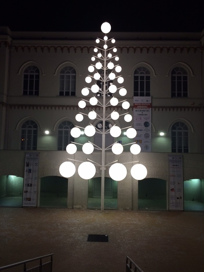 A Cairo Montenotte si accende l'albero di Natale