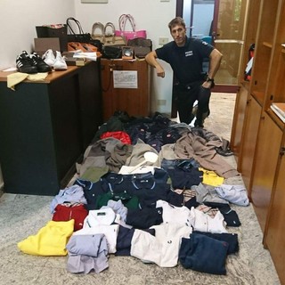 Polizia Municipale Albenga, maxi sequestro di merce contraffatta