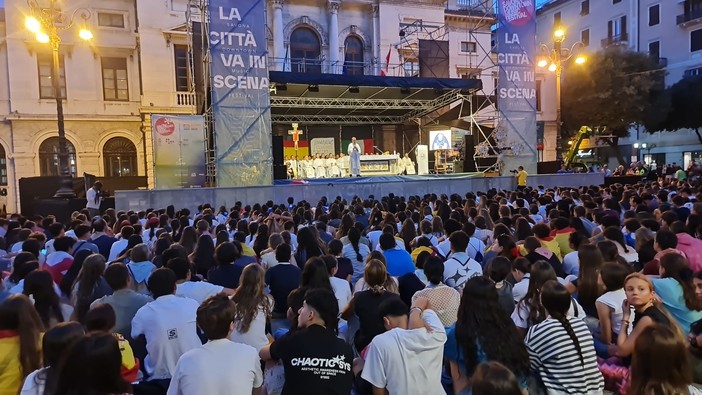 Giubileo dei Giovani a Roma, a Savona 1700 spagnoli: la messa in Piazza Sisto Giubileo dei Giovani a Roma, a Savona 1700 spagnoli: la messa in Piazza Sisto