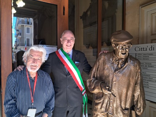 Alassio celebra Pertini: statua in Piazza Partigiani inaugurata il 25 settembre, giorno della sua nascita