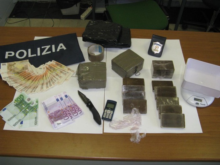 Savona, spaccio con appuntamento via sms: 39enne in manette Savona, spaccio con appuntamento via sms: 39enne in manette