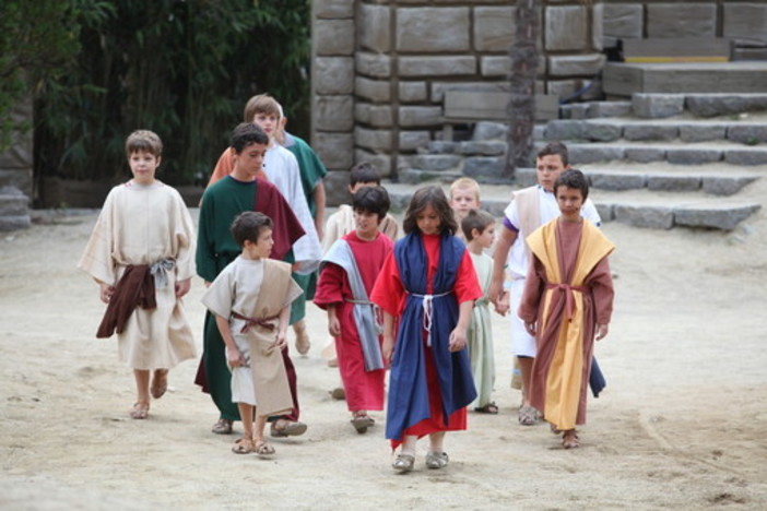 A Sordevolo, in provincia di Biella, i bambini alla Passione con il biglietto donato dalla Fondazione CRB A Sordevolo, in provincia di Biella, i bambini alla Passione con il biglietto donato dalla Fondazione CRB