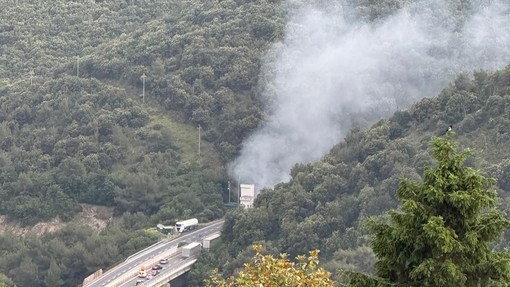 Paura in A10 tra Finale e Pietra: un'auto in fiamme in galleria, ma fortunatamente nessun ferito Paura in A10 tra Finale e Pietra: un'auto in fiamme in galleria, ma fortunatamente nessun ferito