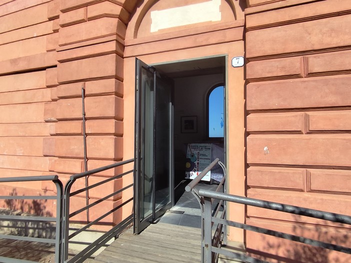 Laigueglia: inaugurato lo Iat per far conoscere ai turisti i tesori del borgo marinaro Laigueglia: inaugurato lo Iat per far conoscere ai turisti i tesori del borgo marinaro