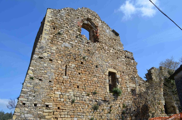 Ad Andora nasce il "Comitato per il Castello": firma per segnalarlo al FAI