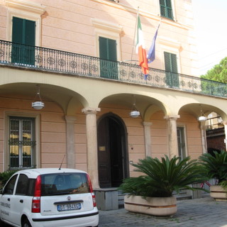 Allarme bomba, evacuato Comune di Ceriale