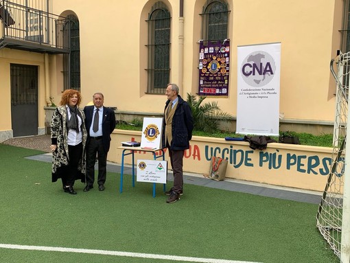 Alassio, le terze medie dell'Istituto Ollandini a lezione di drone con Lions e CNA Savona Alassio, le terze medie dell'Istituto Ollandini a lezione di drone con Lions e CNA Savona