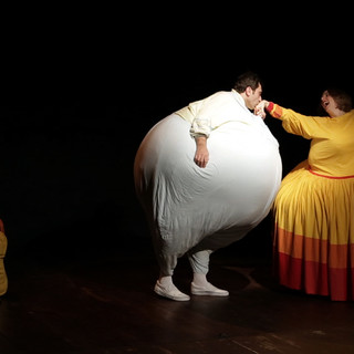 "Io sono la luna" aprirà la rassegna "Teatro in Fortezza" a Finale Ligure
