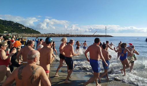 Natale ad Andora con il cimento, i mercatini, ma anche musica e cultura