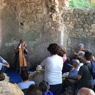 Albenga, l’arpa di Gianna Williams incanta a San Calocero